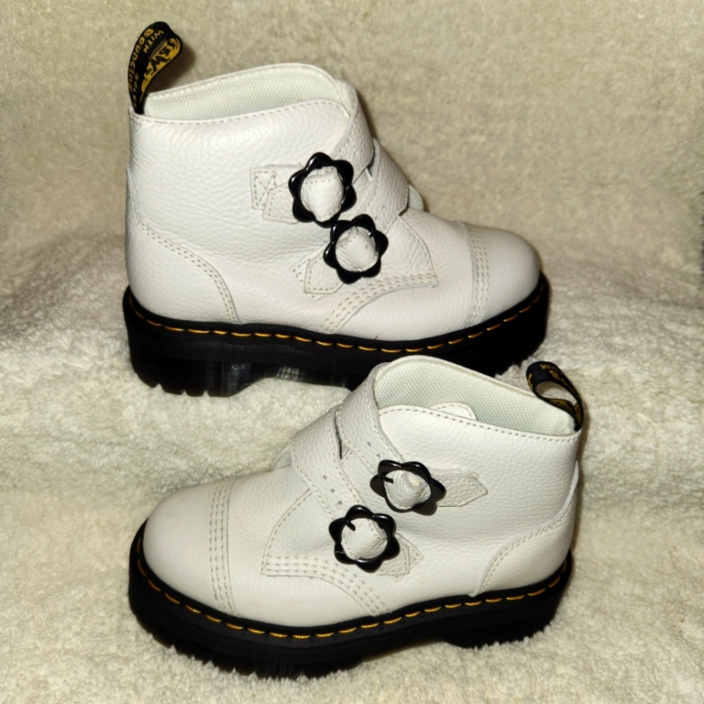 Dr Martens Buckel Boots